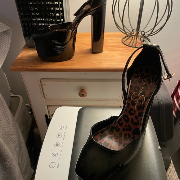 Jessica Simpson 7” Elegant Black Platform Heels - Picture 3 of 4